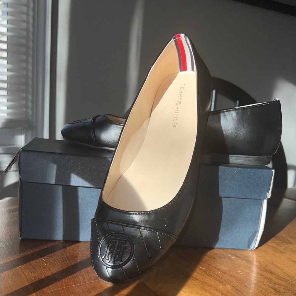 Tommy Hilfiger Black Flats with Signature Detail